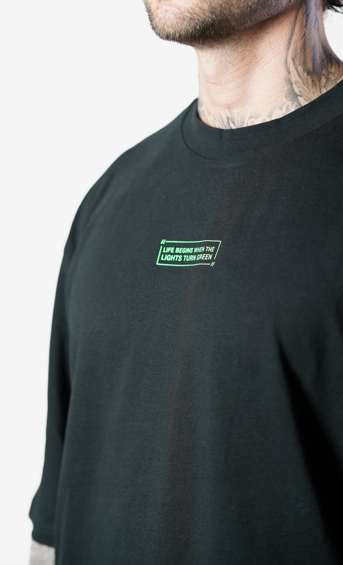 Greenlight Fitness Oversize Shirt – „Life begins when the lights turn green“
