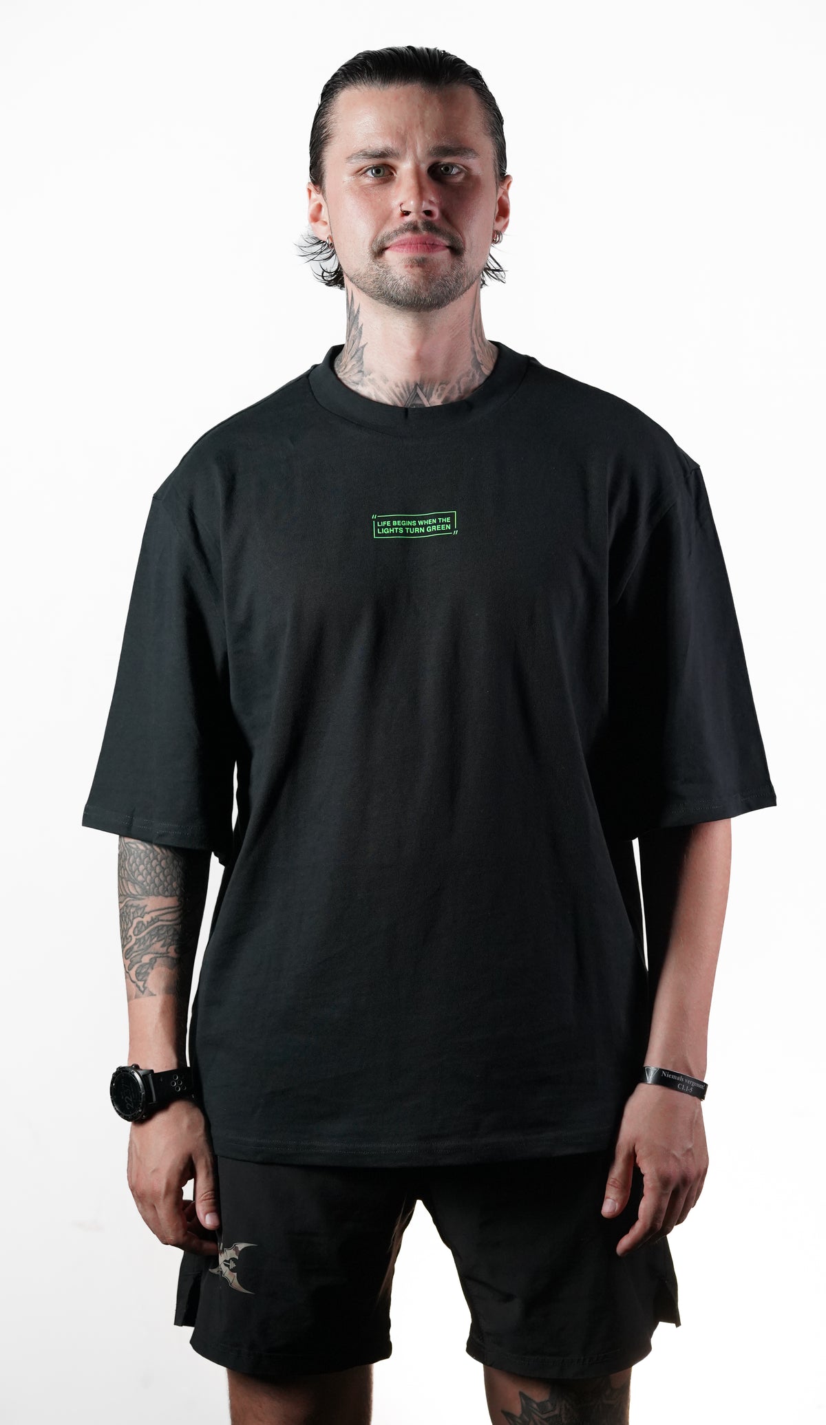 Greenlight Fitness Oversize Shirt – „Life begins when the lights turn green“