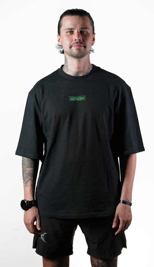 Greenlight Fitness Oversize Shirt – „Life begins when the lights turn green“