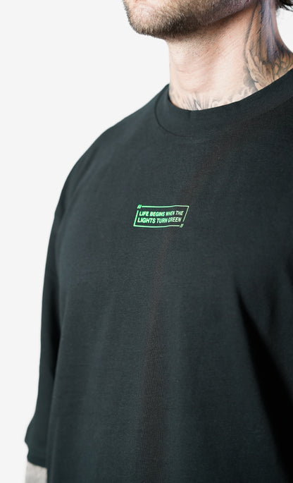 Greenlight Fitness Oversize Shirt – „Life begins when the lights turn green“